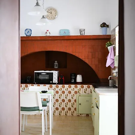 Traditional & Cosy Apartamento Batsi